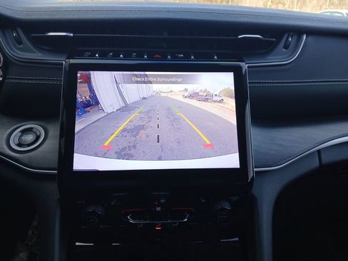 Used 2023 Jeep Grand Cherokee L Limited w/ Black Appearance Package image 20