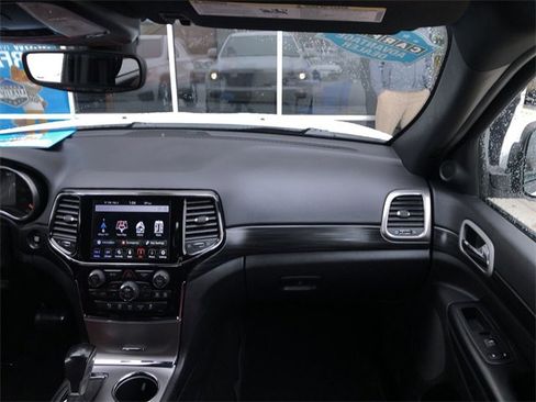 Used 2020 Jeep Grand Cherokee Altitude image 28