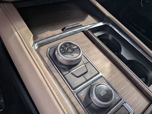 Used 2024 Ford Expedition Max Limited image 18