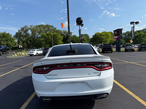 Used 2017 Dodge Charger SXT w/ Navigation & Travel Group RWD image 4