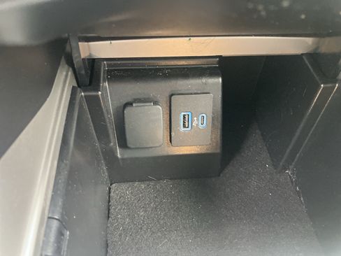 Used 2023 Ford Explorer XLT w/ Equipment Group 202A AWD/4WD image 30