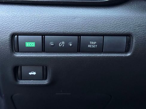 Used 2025 Nissan Sentra SR FWD image 19