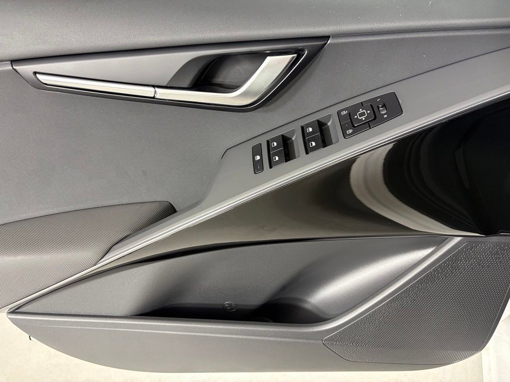 New 2026 Kia Niro EX FWD image 19