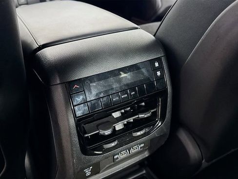 Used 2024 Jeep Grand Cherokee L Altitude image 28