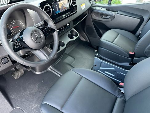 New 2025 Mercedes-Benz Sprinter 2500 image 10