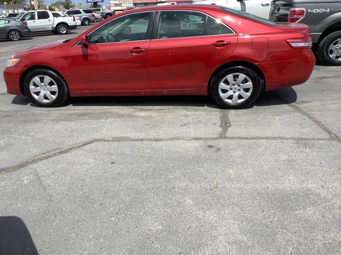 Used 2010 Toyota Camry LE FWD image 18