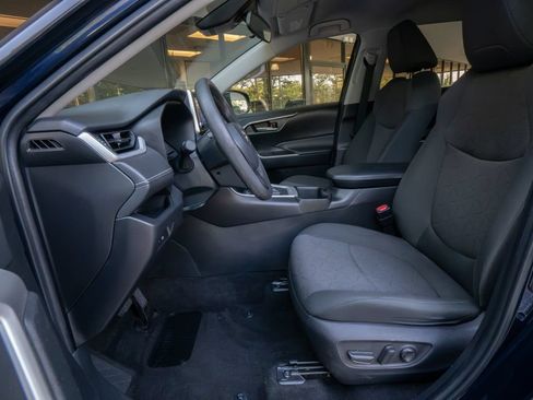 Used 2023 Toyota RAV4 XLE AWD/4WD image 8
