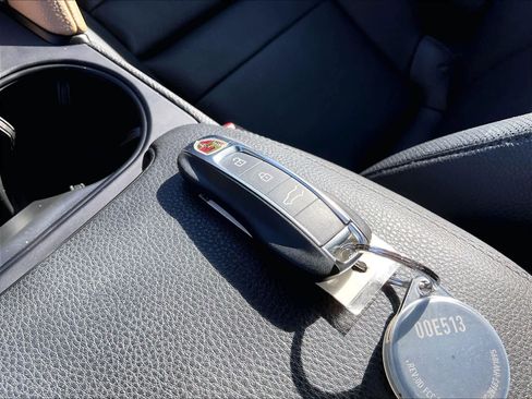 Used 2024 Porsche Cayenne image 13