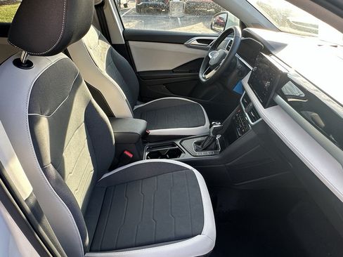 New 2026 Volkswagen Taos SE FWD image 14