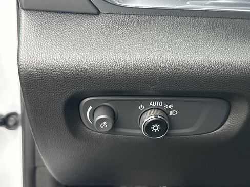 Certified 2023 Chevrolet Traverse LT image 23