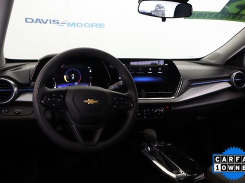 Used 2025 Chevrolet Trax LT FWD image 16