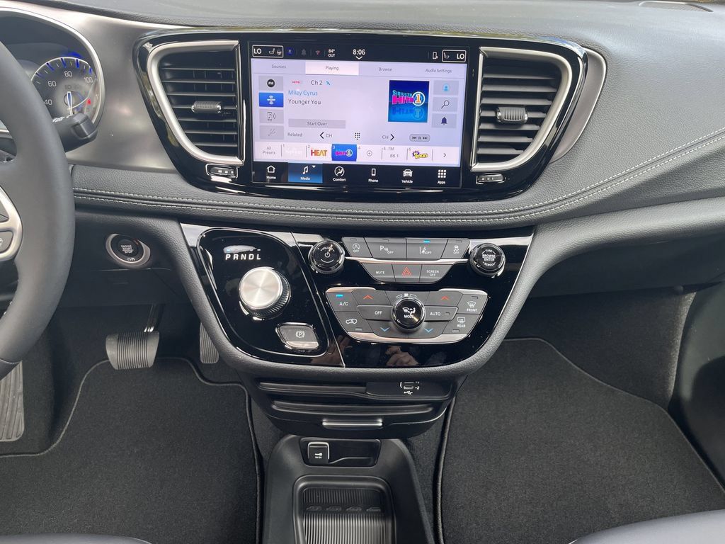 New 2026 Chrysler Pacifica Select FWD image 14