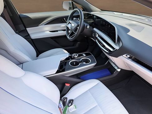 Certified 2025 Cadillac Lyriq Sport AWD/4WD image 28