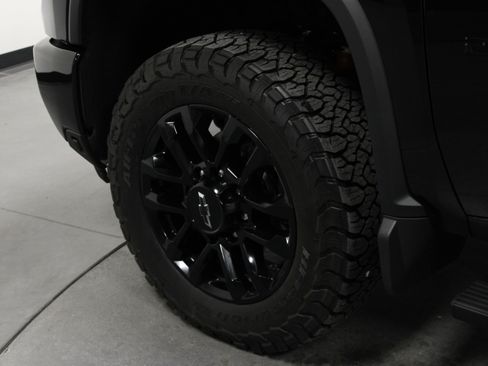 Used 2025 Chevrolet Silverado 2500 LT image 10