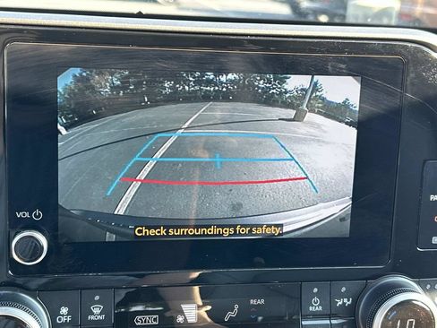 Used 2025 Toyota Highlander XLE FWD image 38