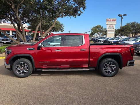 New 2026 GMC Sierra 1500 SLT image 2