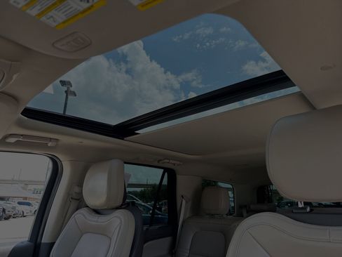 Used 2024 Lincoln Navigator Premiere AWD/4WD image 21