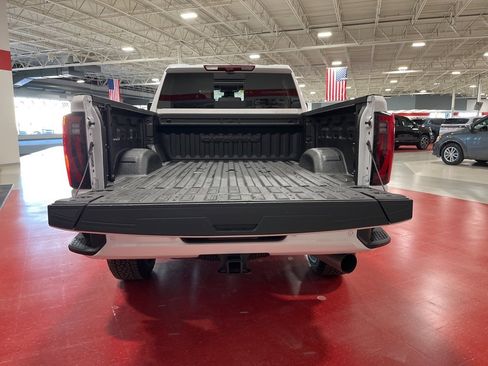 Used 2024 GMC Sierra 3500 Denali w/ Denali Reserve Package image 16