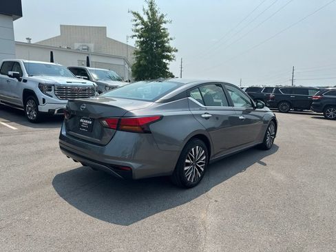 Used 2025 Nissan Altima 2.5 SV FWD image 7