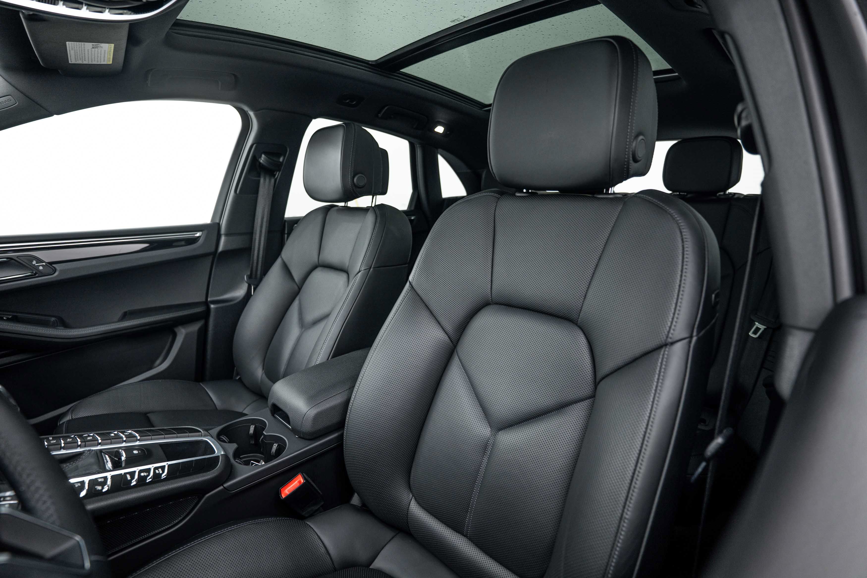Certified 2021 Porsche Macan AWD/4WD image 20
