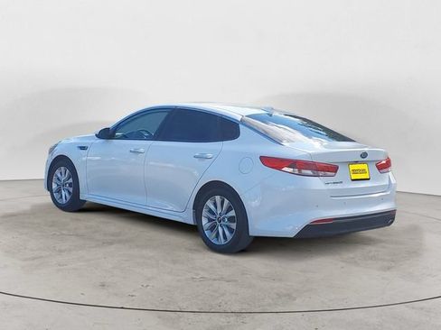 Used 2018 Kia Optima LX w/ 17" Alloy Wheels Package FWD image 3