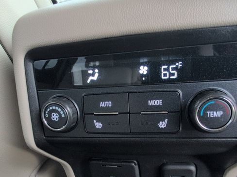 Used 2019 GMC Acadia Denali w/ Technology Package FWD image 16