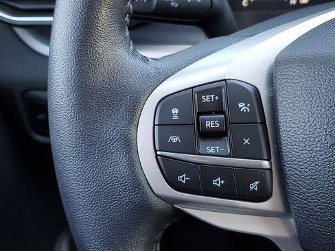 Certified 2022 Ford Explorer XLT w/ Equipment Group 202A image 17