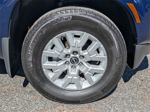 Used 2022 Nissan Frontier SV image 11