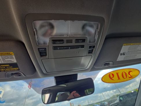 Used 2019 Toyota Highlander XLE AWD/4WD image 44