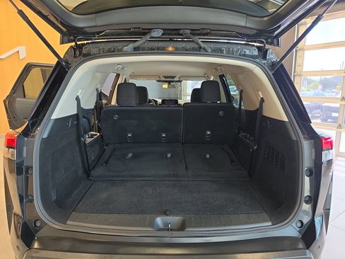 Used 2024 Nissan Pathfinder SV FWD image 39