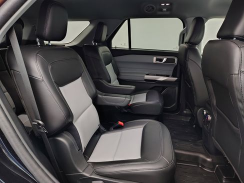 Used 2023 Ford Explorer XLT w/ Equipment Group 202A image 30