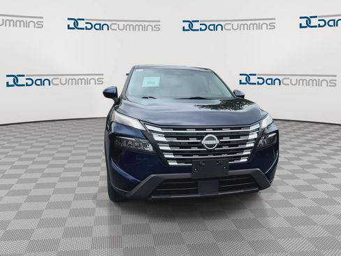 Used 2024 Nissan Rogue SV FWD image 3