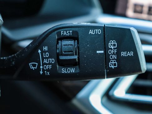 Used 2023 BMW X5 xDrive40i w/ M Sport Package image 32