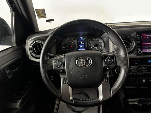 Used 2022 Toyota Tacoma TRD Off-Road image 21