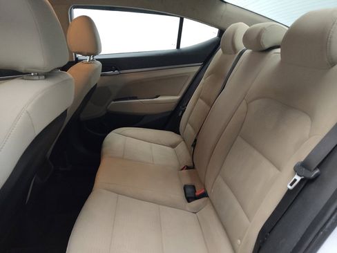 Used 2017 Hyundai Elantra SE image 18