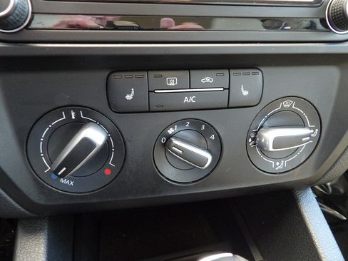 Used 2017 Volkswagen Jetta SE FWD image 33