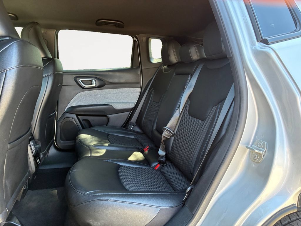 Used 2024 Jeep Compass Latitude AWD/4WD image 13