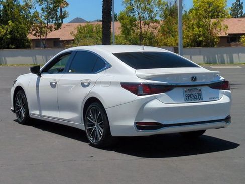 Used 2025 Lexus ES 300h w/ Premium Package FWD image 7