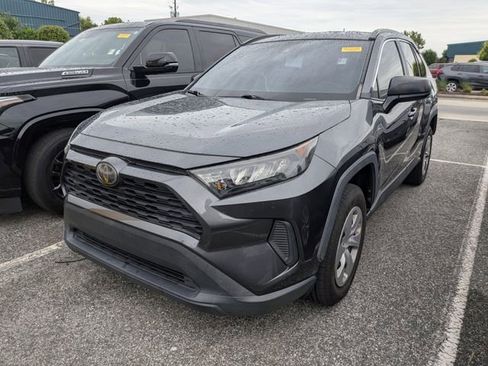 Used 2020 Toyota RAV4 LE FWD image 2