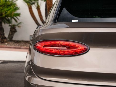 Used 2022 Bentley Bentayga image 10