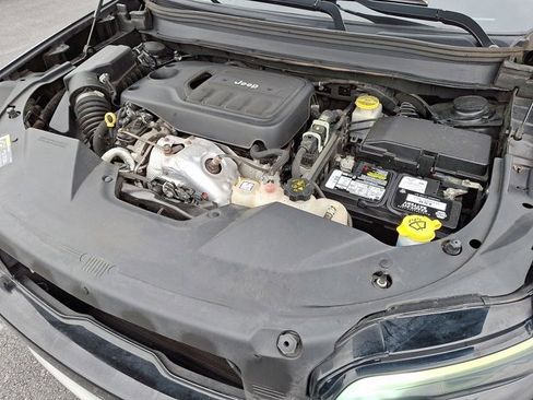 Certified 2019 Jeep Cherokee Limited image 32