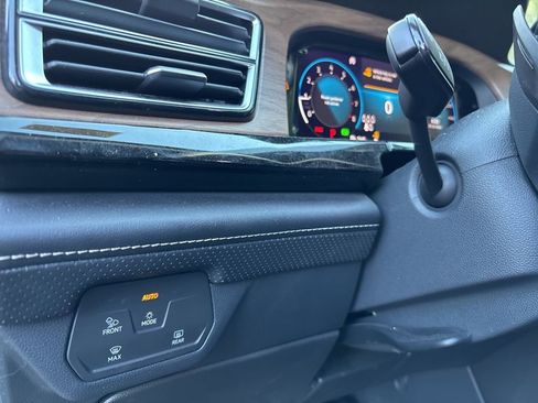 Used 2024 Volkswagen Atlas SE image 10