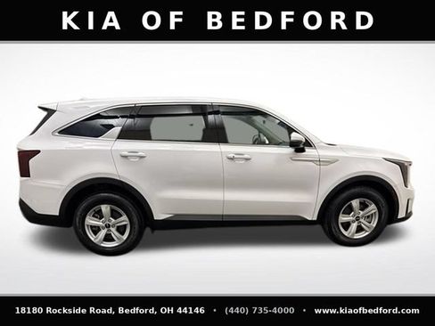 Used 2026 Kia Sorento LX FWD image 4