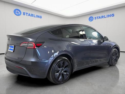 Used 2025 Tesla Model Y Long Range RWD image 9
