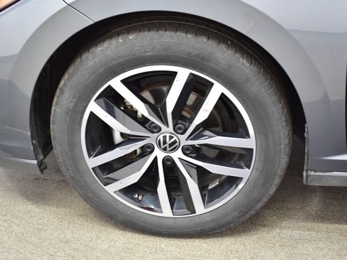 Used 2025 Volkswagen Jetta SE image 35