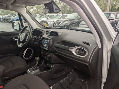 Used 2018 Jeep Renegade Latitude image 22