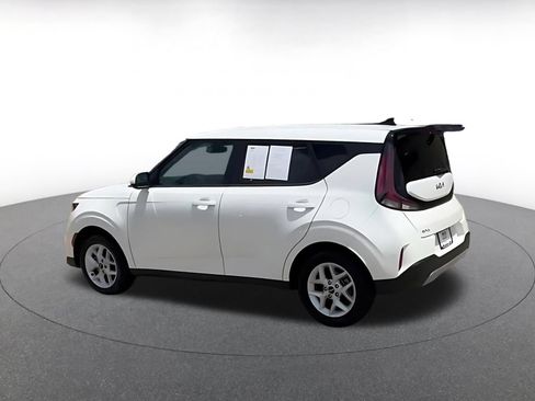 Used 2025 Kia Soul LX w/ LX Technology Package FWD image 10