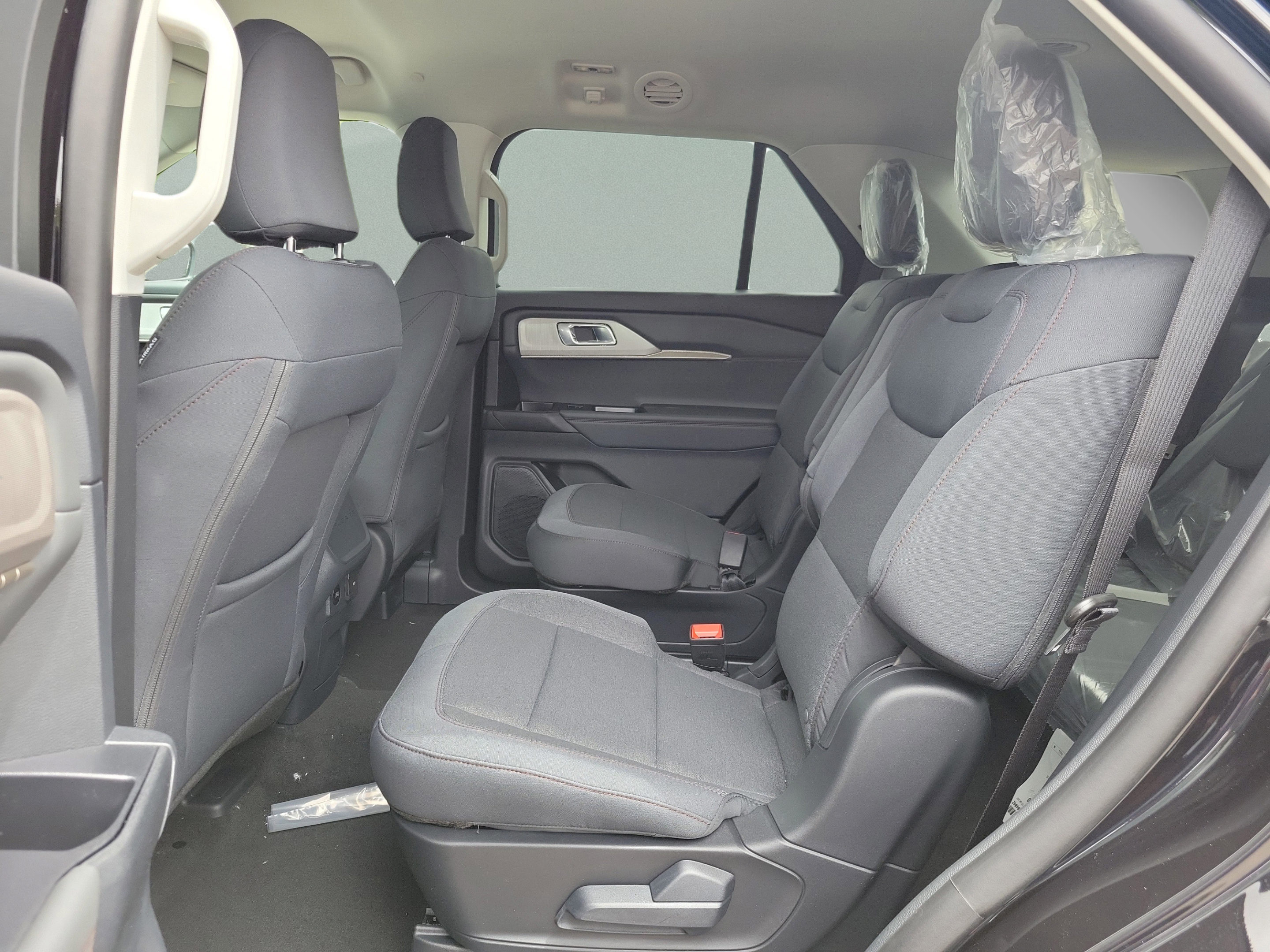 New 2026 Ford Explorer Active RWD image 9