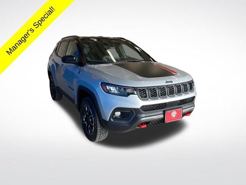 Used 2025 Jeep Compass Trailhawk AWD/4WD image 15