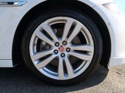 Used 2019 Jaguar XJ R-Sport RWD image 54